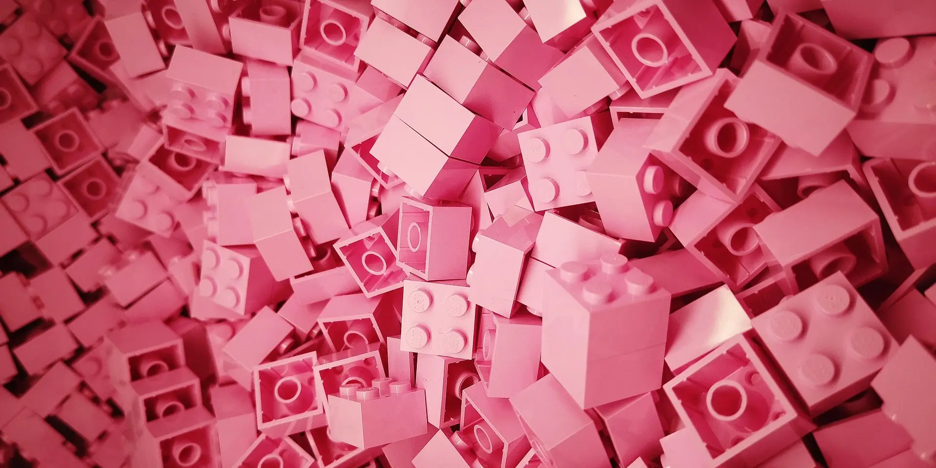 Pink Lego bricks (Stock photo from Pixabay by Alexandra_Koch: https://pixabay.com/users/alexandra_koch-621802/)